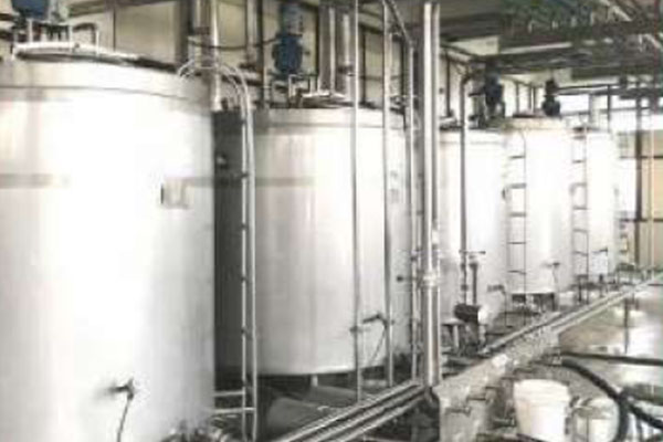 Cream-Storage-Tanks